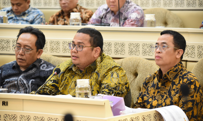 Suasana forum Rapat Kerja dan Rapat Dengar Pendapat (RDP) Persiapan Penyelenggaraan PSU Pilkada Tahun 2024 Hasil Putusan MK Bersama Komisi II DPR, Kementrian Dalam Negeri, KPU dan DKPP di Gedung MPR/DPR Senayan, Jakarta, Kamis (27/02/2025).
